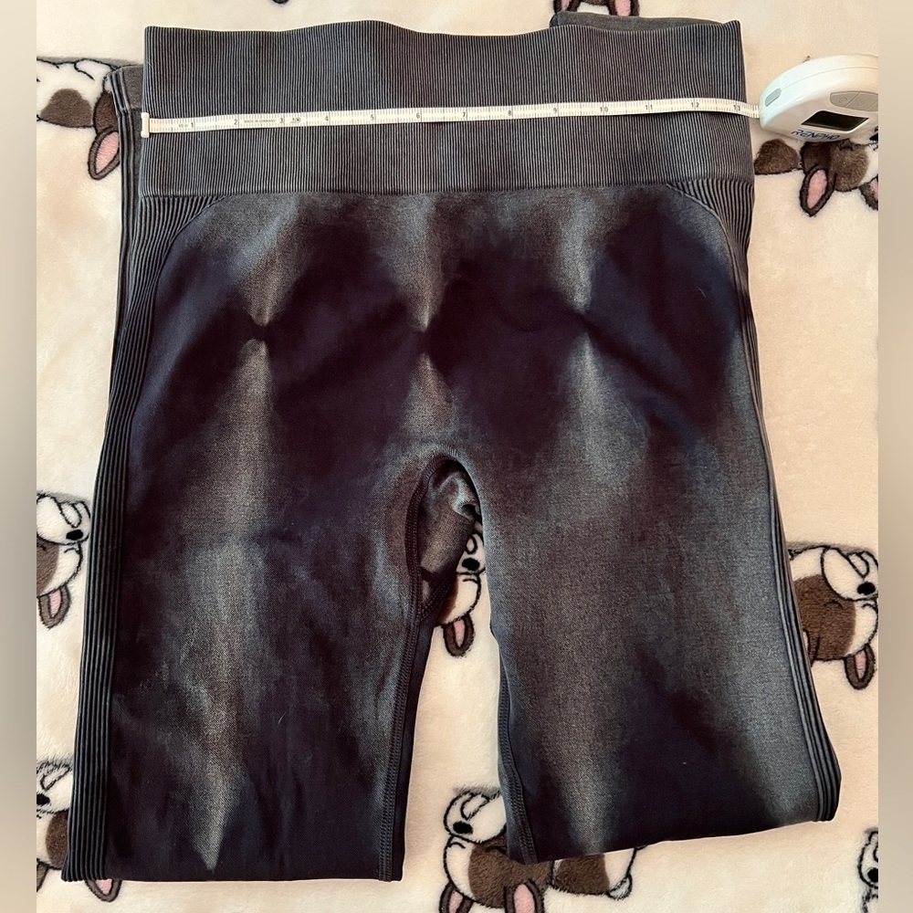 Shein Seamless Wide Waistband Sports Leggings
Black / 8/10(L) - Picture 2 of 10